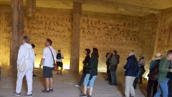 وفود سياحية تزور المناطق الأثرية 