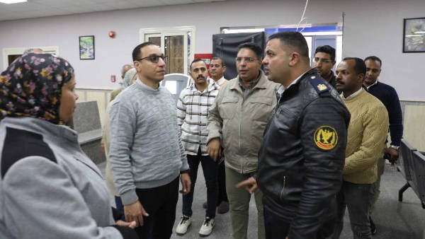 نائب محافظ المنيا يتفقد وحدتي المرور بمركزي بني مزار ومطاي