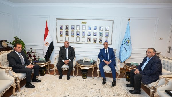 محافظ أسيوط يؤكد تعزيز الشراكة مع القطاع الصناعي خلال استقباله وفد شركة تكرير البترول