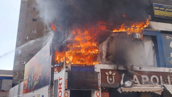 اندلع حريق في محل للملابس والأدوات الرياضية بأسيوط 