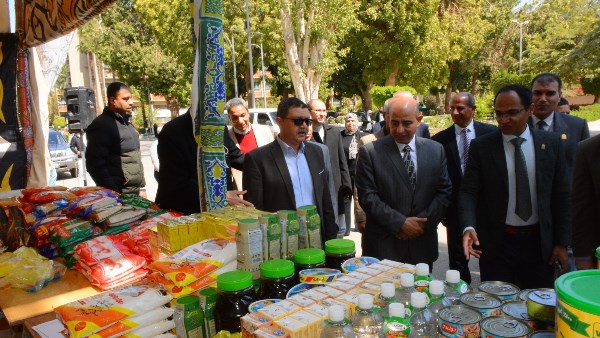 جامعة أسيوط تفتتح معرض أهلا بالعيد للسلع الغذائية والملابس