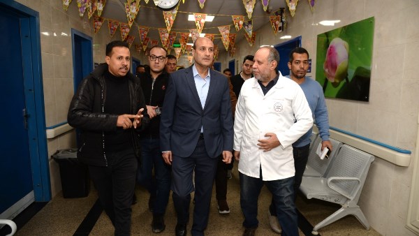 محافظ أسيوط يفاجئ العاملين بمستشفى منفلوط المركزي الجديد بجولة ميدانية لمتابعة مستوى الخدمات الصحية