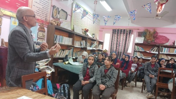 ندوة توعوية بمدرسة الخياط الإعدادية بنات لتحسين الخصائص السكانية بالتعاون مع المجلس القومي للسكان