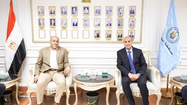 محافظ أسيوط يلتقي وفد نقابة المهندسين 