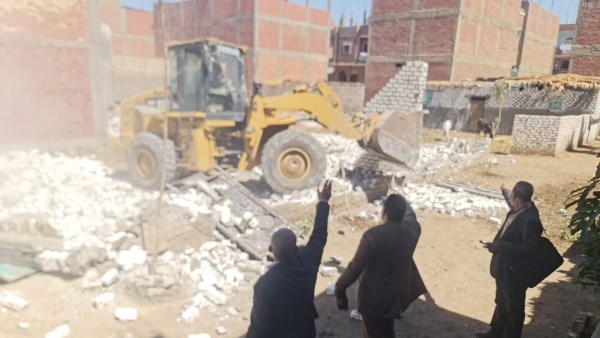 محافظ أسيوط: إزالة 30 تعديا على الأراضي وأملاك الدولة بـ4 مراكز وحي