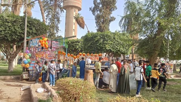  استمرار توافد الزائرين على "حديقة ناصر" بأبوتيج في ثاني أيام عيد الفطر