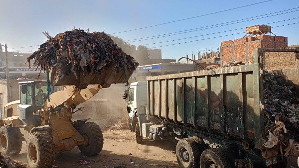 تكثيف حملات النظافة بالمراكز خلال أيام عيد الفطر المبارك بأسيوط 