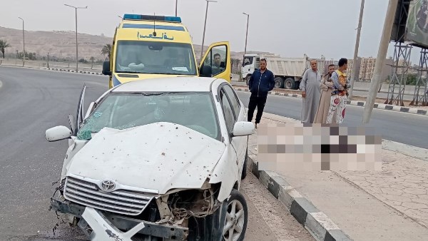 إنقلاب سيارة ملاكي بأسيوط 