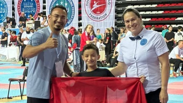  بطل ناشئ من درنكة ضمن أفضل لاعبي الكيك بوكسينج بالعالم