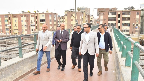 محافظ أسيوط يتفقد مسار مشروع إنشاء كوبري علوي جديد لربط شرق وغرب المدينة عبر السكة الحديد