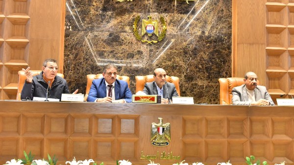 محافظ أسيوط 