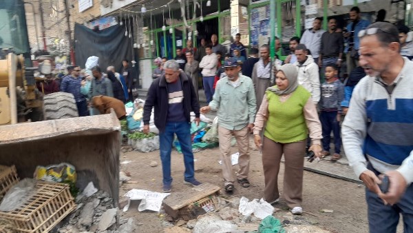  تحرير 42 محضرًا خلال حملة مكبرة لرفع الإشغالات بشوارع ديروط