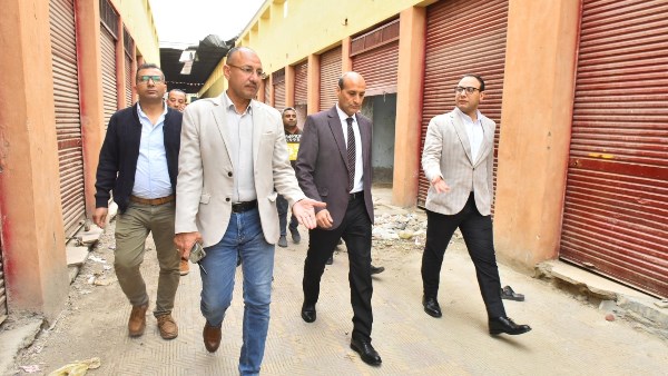 محافظ أسيوط يتفقد السوق الحضاري التجاري بالحمراء ويوجه بتطويره ضمن خطة لاستيعاب الباعة الجائلين