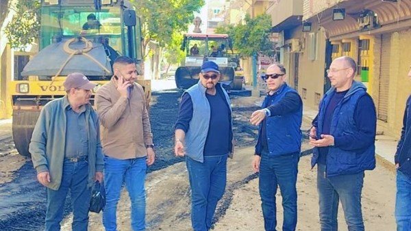 بدء رصف تقسيم إلياس بحي شرق أسيوط ضمن خطة رفع كفاءة الشوارع الداخلية ورد الشيء لأصله