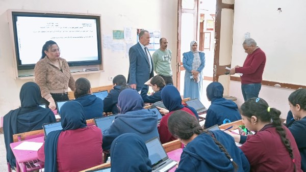 مدير تعليم أسيوط يتابع الاختبار الشهرى الاول "مارس " 