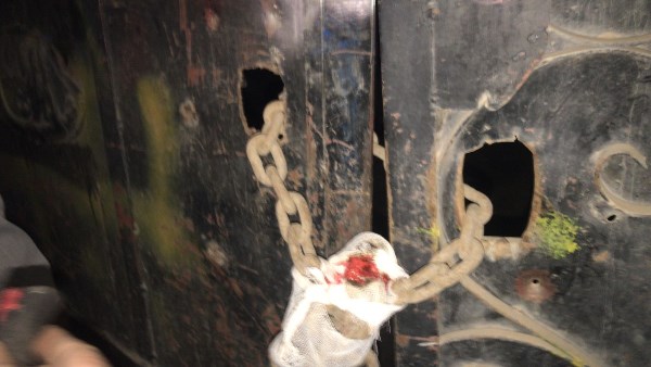 تشميع 35 محلًا مخالفًا لمواعيد الغلق خلال 24 ساعة بأسيوط 