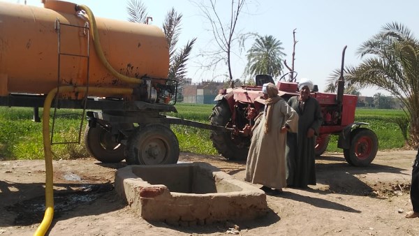 بدء تغطية وتطهير مصرف الطريق المؤدي لمدرسة فزارة بالمراغة بتوجيهات محافظ سوهاج