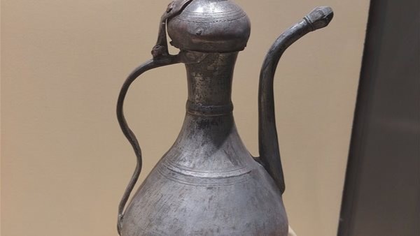 إبريق نحاسي