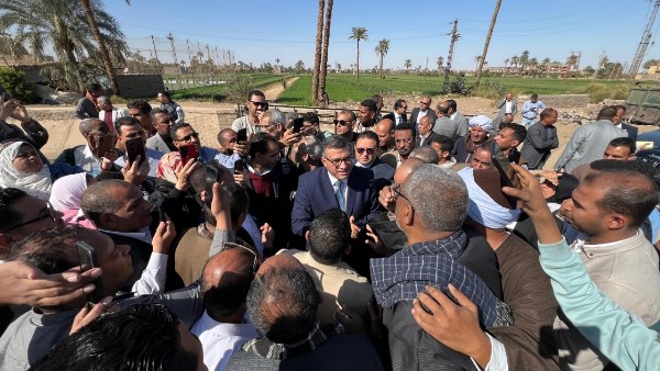 جولة محافظ قنا بالبارود