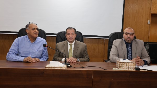 رئيس جامعة قنا يستعرض خطة التحول الرقمي الشامل للخدمات بالمستشفيات الجامعية