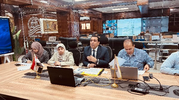 اجتماع نائب محافظ قنا 