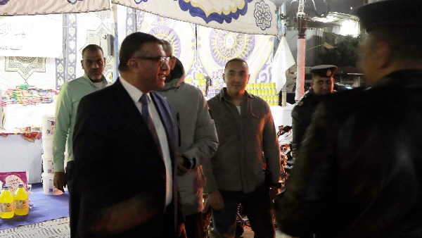 محافظ قنا يتابع تنفيذ قرار الوزراء بشأن مواعيد غلق المحال العامة .. صور