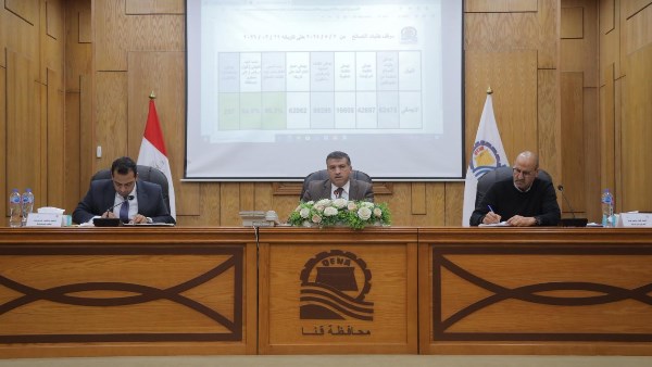 محافظ قنا يعلن تفعيل قرار العمل محافظ قنا يعلن تفعيل قرار العمل