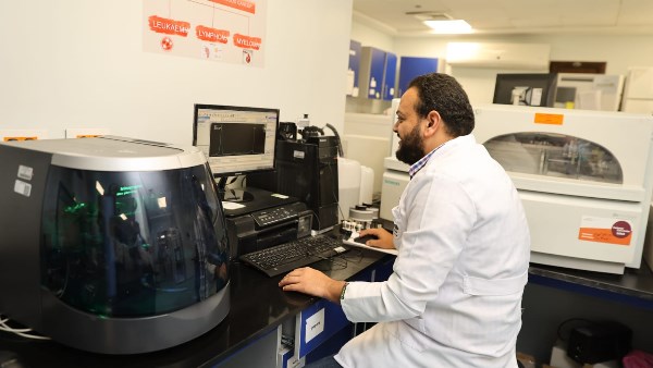 3.5 مليون بارقة أمل.. المعامل المركزية بشفاء الأورمان تكتب سطرًا جديدًا في رحلة علاج مرضى السرطان بالمجان