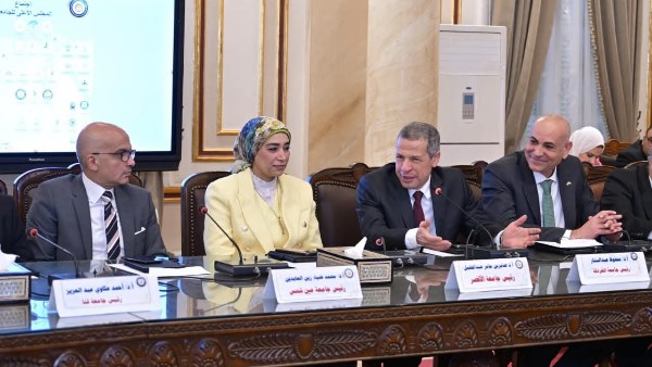 رئيس جامعة الأقصر تشارك باجتماع المجلس الأعلى للجامعات بجامعة القاهرة 