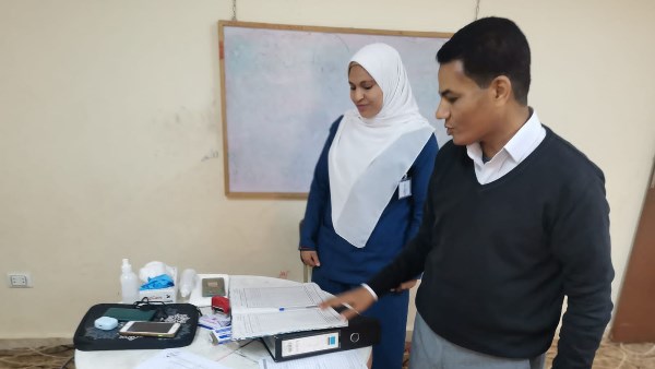 وكيل صحة الأقصر يتابع أعمال القافلة الطبية بمركز شباب الزهراء بالطود