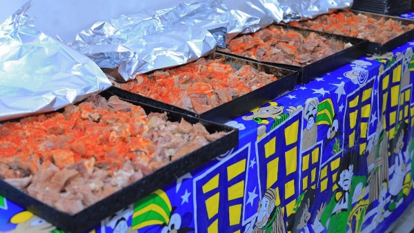 قبطي يقيم مائدة الرحمن في الأقصر لإفطار الصائمين