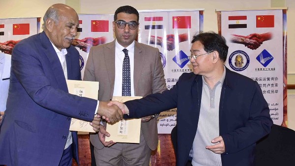 نائب محافظ الأقصر يشهد ورشة عمل لتوقيع مذكرة تفاهم بين الغرفة التجارية وجمعية مشغلي الاتصالات الصينية