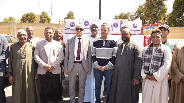 محافظ الأقصر يشهد توزيع 3000 كرتونة غذائية ضمن حملة مؤسسة صناع الخير "كل يوم أحلى"