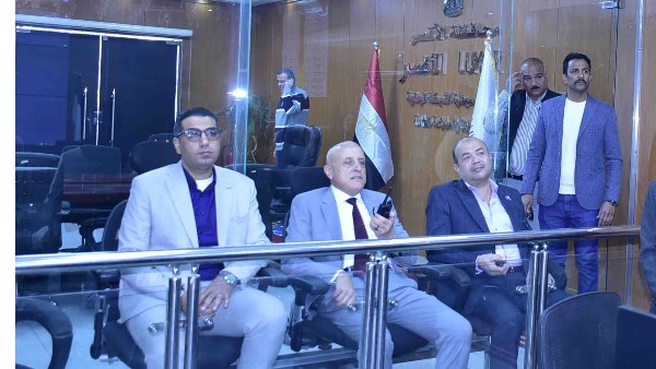 محافظ الأقصر يتابع تطبيق تعريفة السرفيس الجديدة من مركز سيطرة الشبكة الوطنية للطوارئ
