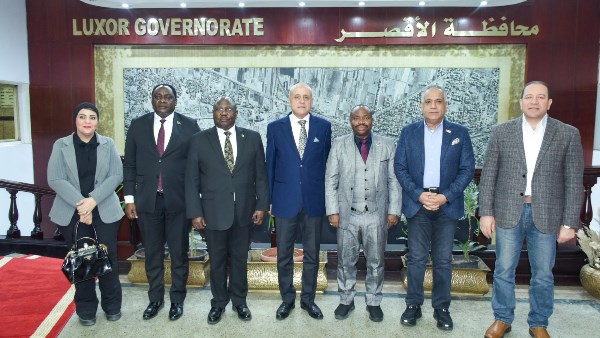 محافظ الأقصر يستقبل سفراء زامبيا وتنزانيا وبوروندي ويشيد بدور مستشفيات شفاء الأورمان في دعم التعاون الصحي الإفريقي