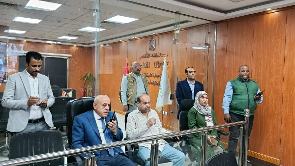محافظ الأقصر يتفقد غرفة العمليات المنعقدة بمقر الشبكة الوطنية الأقصر لمتابعة عيد الفطر والتعامل الفوري مع الطوارئ