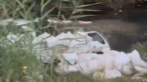 إصابة 3 أشخاص في حوادث تصادم وانقلاب سيارة بترعة بأرمنت الحيط غرب الأقصر