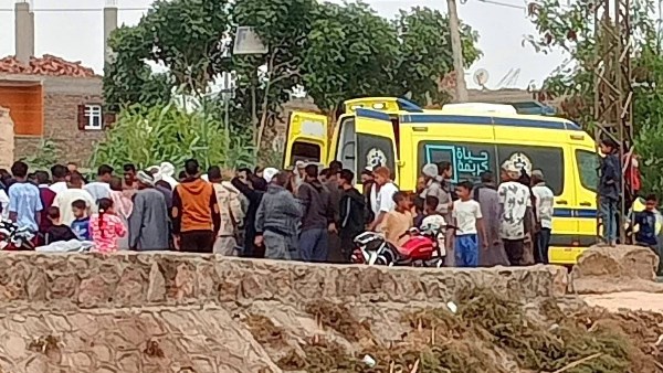 مصرع شاب وإصابة 2 آخرين في تصادم موتوسيكل مع جرار قصب بأرمنت غرب الأقصر