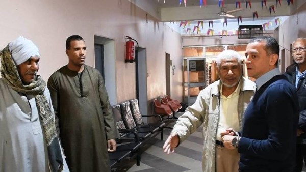 محافظ أسوان يتفقد مركز التأهيل الشامل بطريق السادات