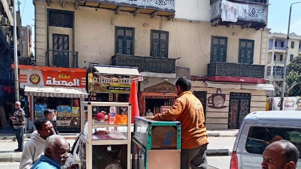 حملات لإزالة الإشغالات ومنع الأنشطة المسببة للتلوث الضوئى بنطاق مركز ومدينة أسوان