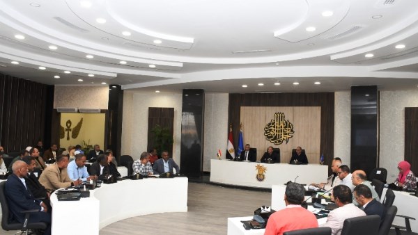 أسوان.. مكافأت وحوافز مالية للمتميزين بملفات التصالح وتقنين الأراضى أسوان.. مكافأت وحوافز مالية للمتميزين بملفات التصالح وتقنين الأراضى