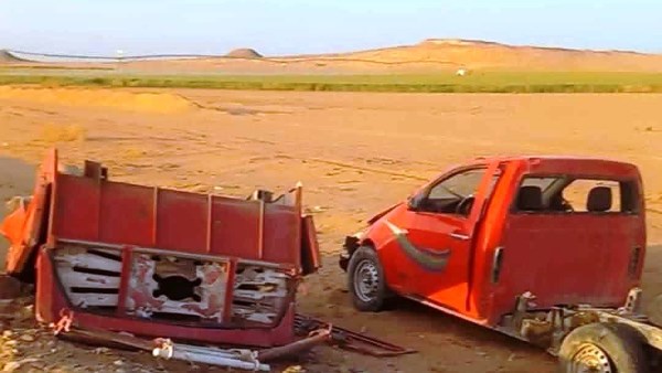 شاهد.. الصور الأولى لحادث إنقلاب سيارة نقل بطريق أسوان - أبو سمبل