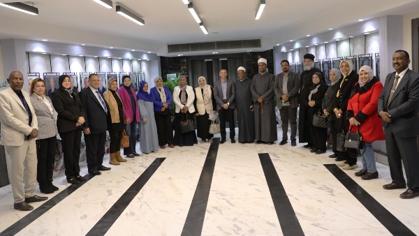 محافظ أسوان يلتقى بوفد فرع المجلس القومى للمرأة