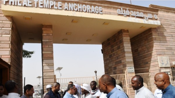 جولة ميدانية لمحافظ أسوان 