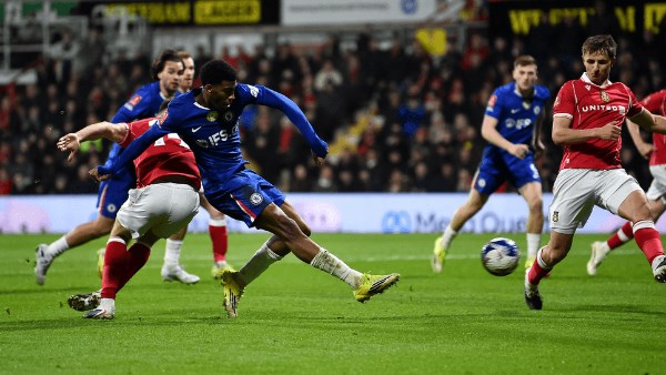 تشلسي يتخطى عقبة ريكسام