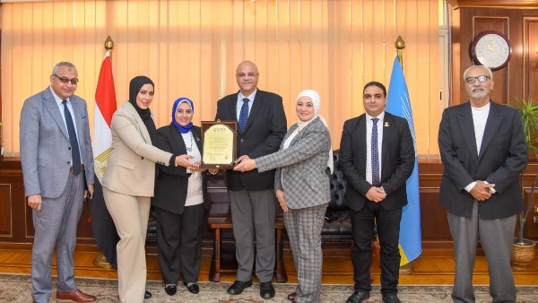 استلام شهادة الأيزو