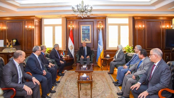 وفد جامعة برج العرب بالإسكندرية