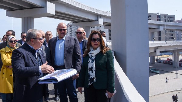 وزيرة التنمية المحلية ومحافظ الإسكندرية يتفقدان كوبري سليمان عزت