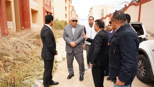 محافظ مطروح  خلال مرور ميداني