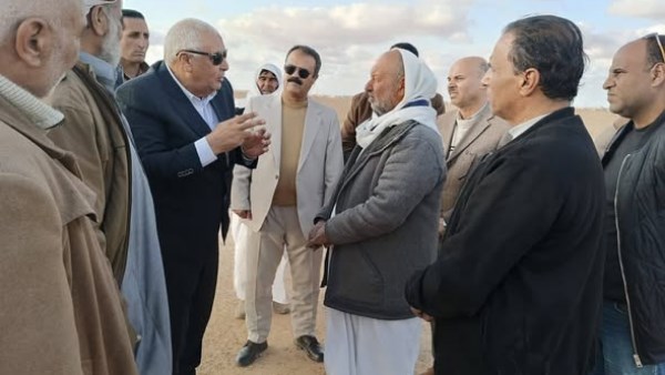 محافظ مطروح  خلال الجولة 